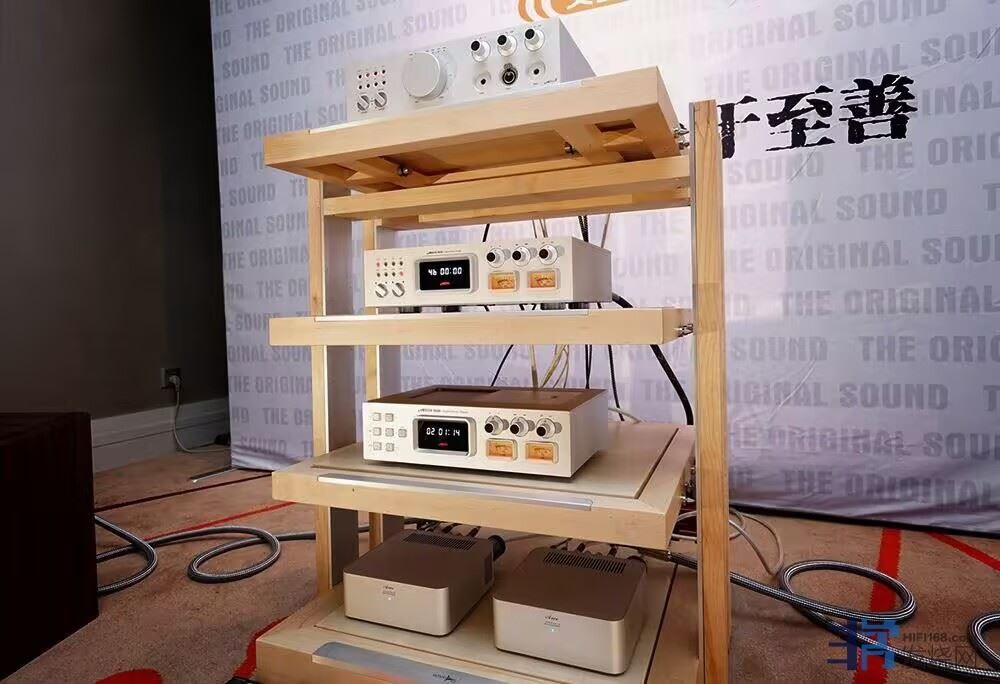 811058